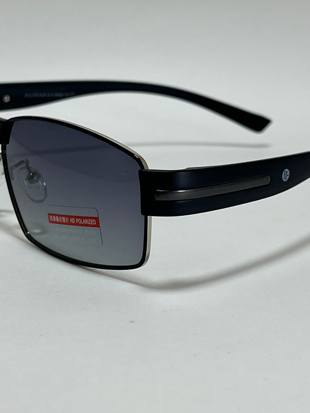 نمای نزدیک از پل بینی عینک آفتابی مردانه فیلیپ فابین مشکی