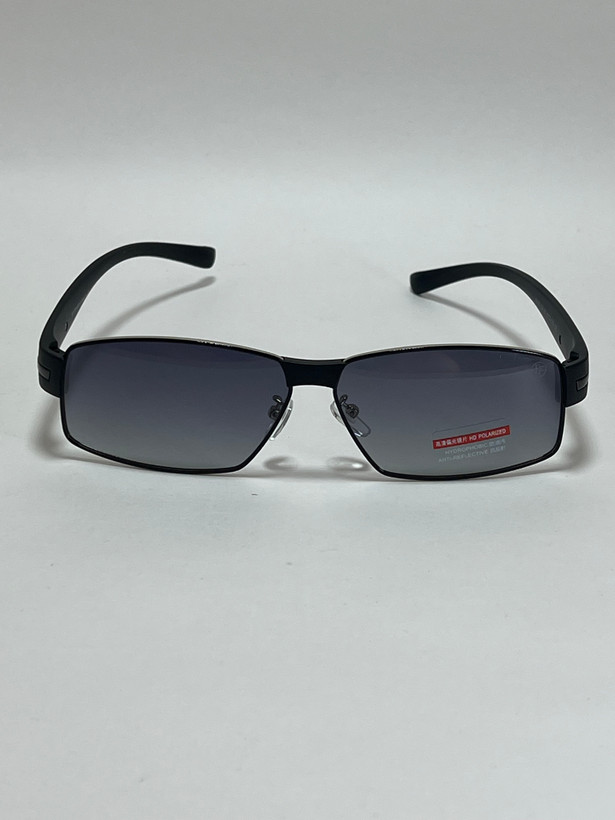 نمای پشت فریم عینک آفتابی مردانه فلزی با پد بینی باکیفیت