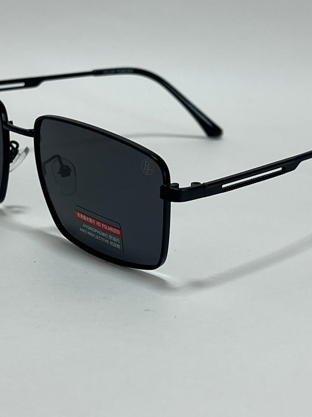 نمای نزدیک از پل بینی عینک آفتابی مردانه گرد فیلیپ فابین Filip Fabian شیک کلاسیک