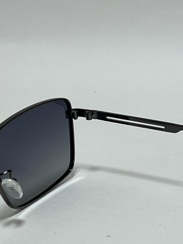 زاویه کناری فریم گرد برای نمایش لنز دودی سایه روشن عینک فیلیپ فابین