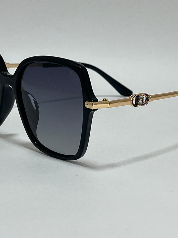 نمای نزدیک از پل بینی عینک آفتابی زنانه کائوچو فیلیپ فابین Filip Fabian شیک uv400