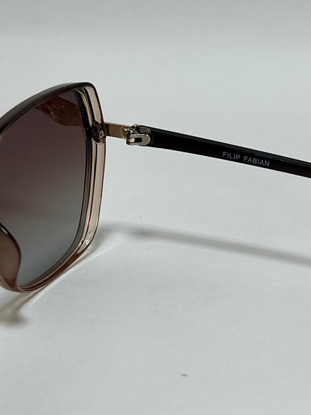 زاویه سه رخ عینک آفتابی زنانه کائوچو فیلیپ فابین Filip Fabian زرشکی شیک