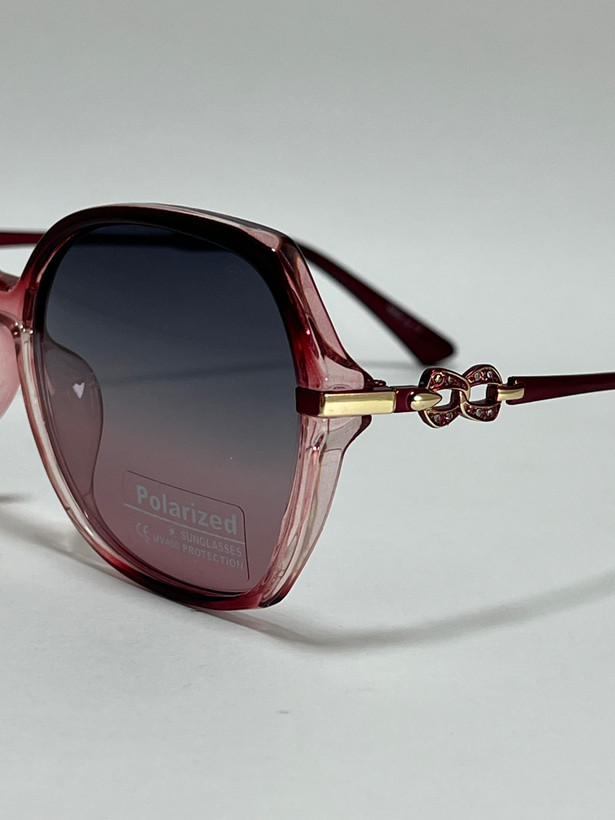 نمای نزدیک از فریم سفید عینک آفتابی زنانه فیلیپ فابین Filip Fabian شیک uv400