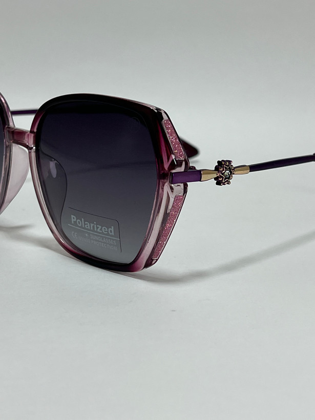 نمای نزدیک از فریم کائوچویی عینک آفتابی زنانه فیلیپ فابین Filip Fabian مشکی شیک