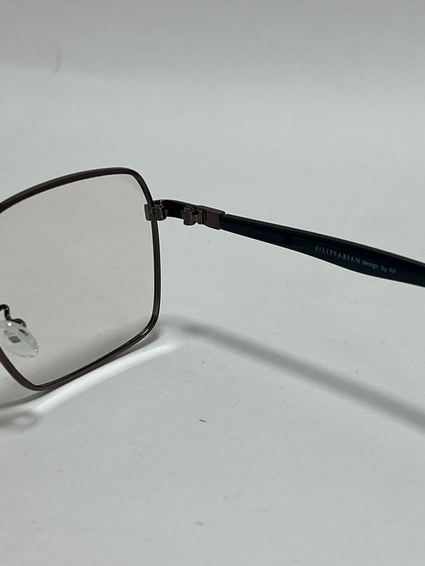زاویه کناری فریم فلزی عینک فتوبلو فتوکرومیک بلوکات فیلیپ فابین Filip Fabian نقره ای شیک