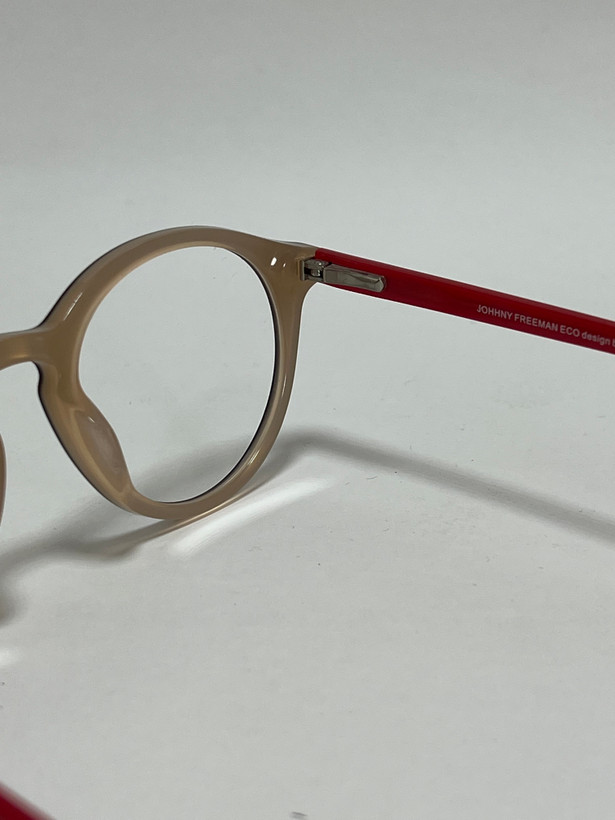 زاویه سه رخ عینک طبی کائوچویی جانی فریمن مدل اکو Johnny Freeman Eco قهوه ای شیک